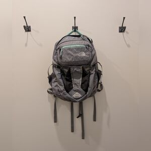 The North Face Recon Women’s Backpack 31L Grey/Mint